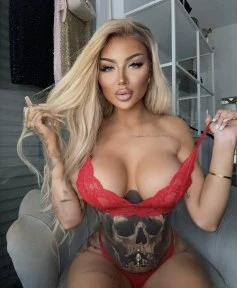 Amaliya, Blond