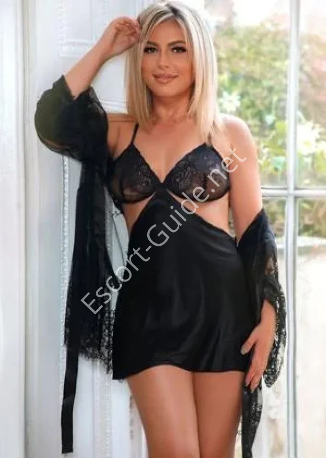 Karlina Sparkles, Blonde