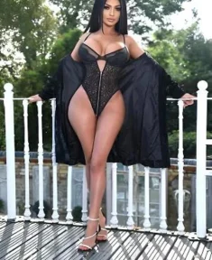 Lara Escortss, Noir