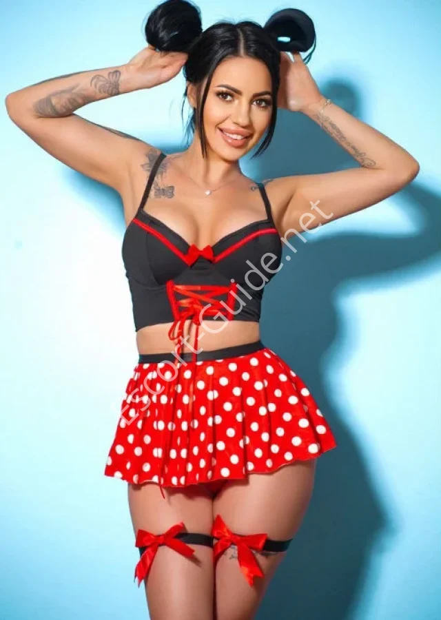 Adria, Brunette