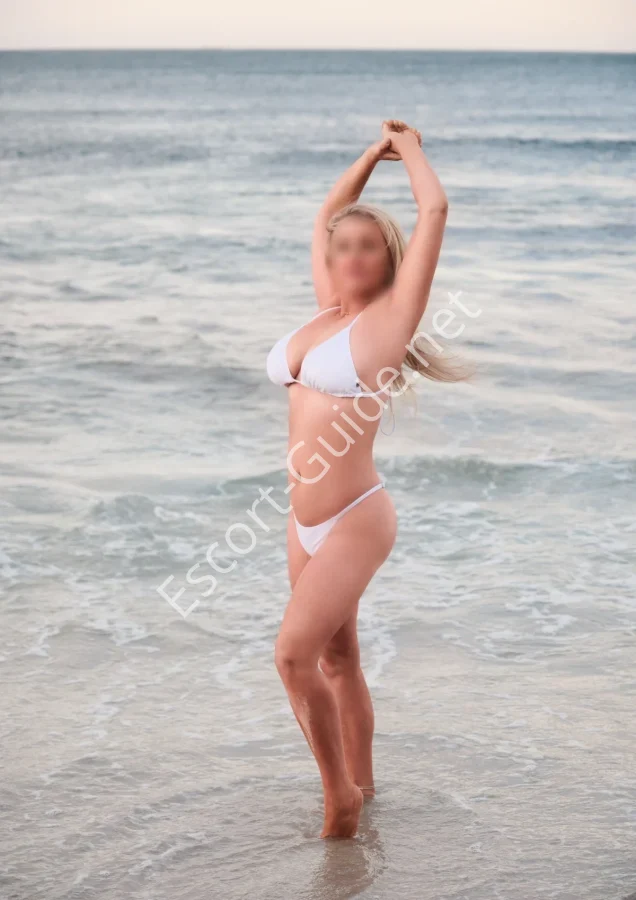 Cayla Cream, Blonda