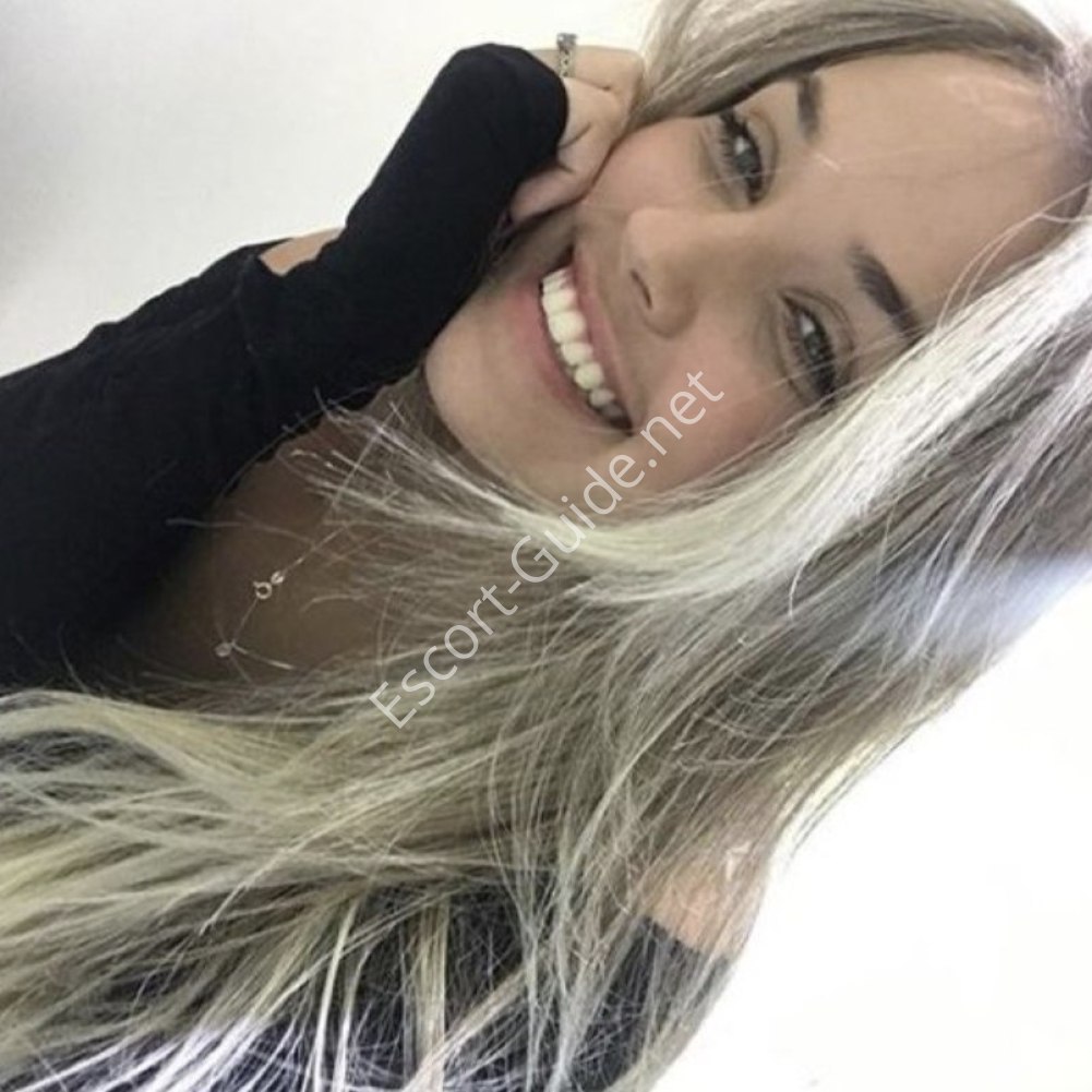 chiara, Blond