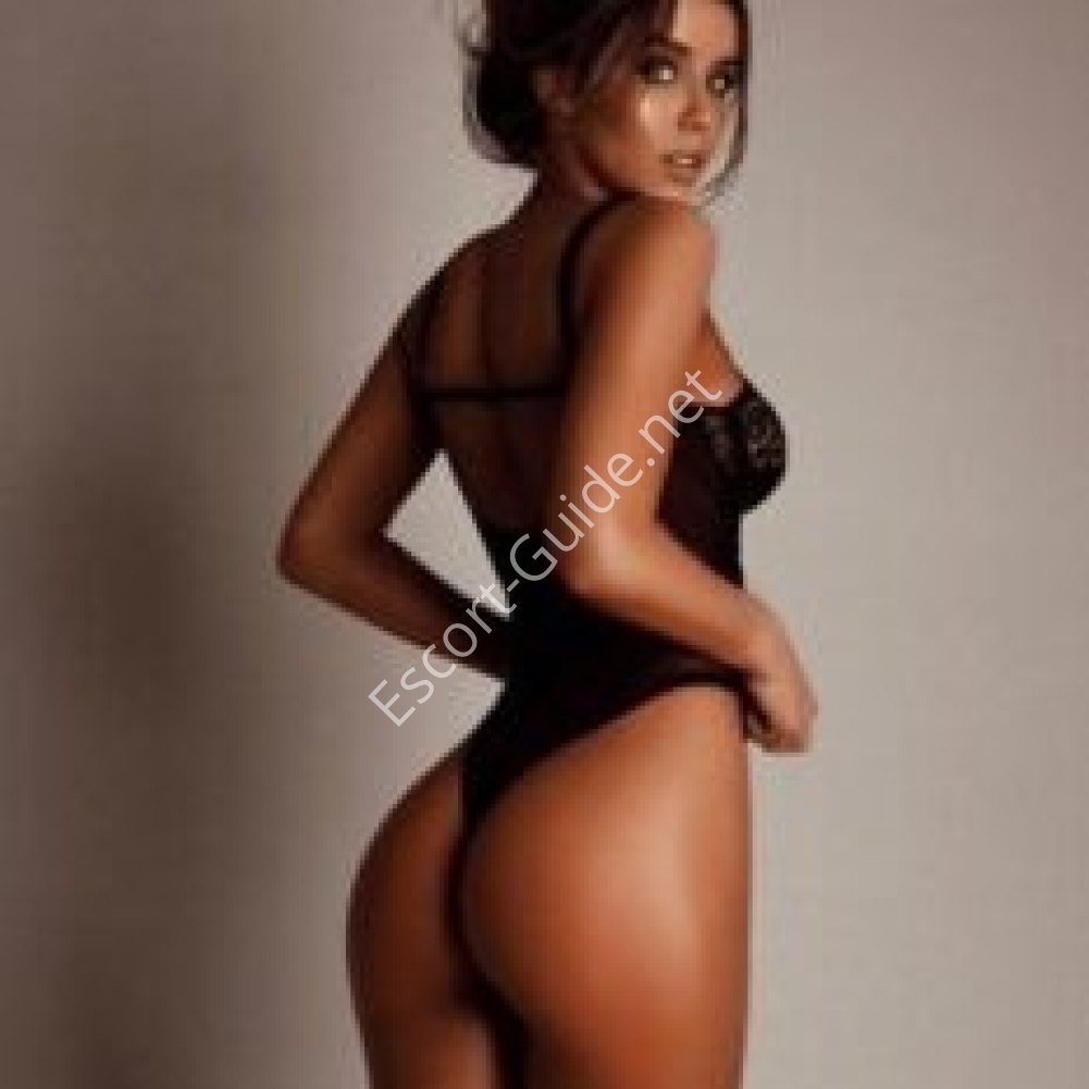 amy, Brunette