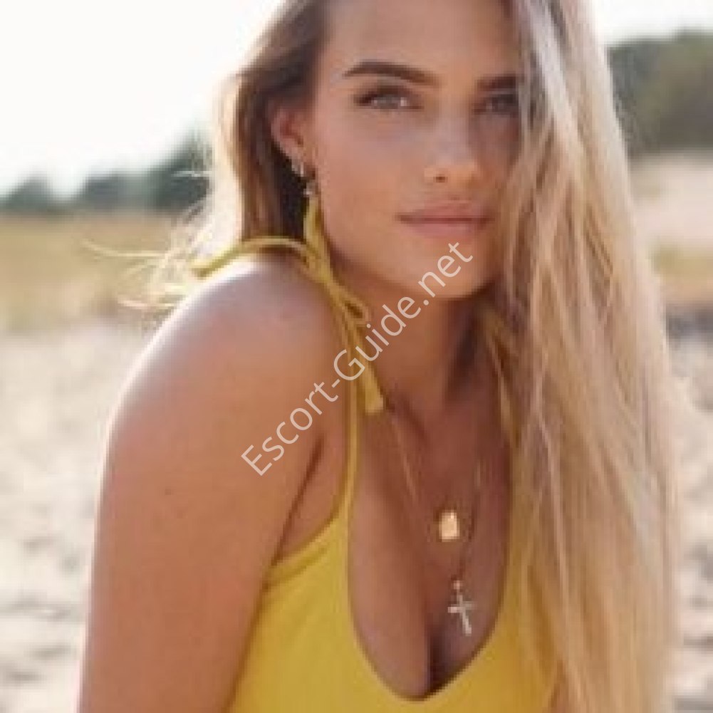 chloe, Blond