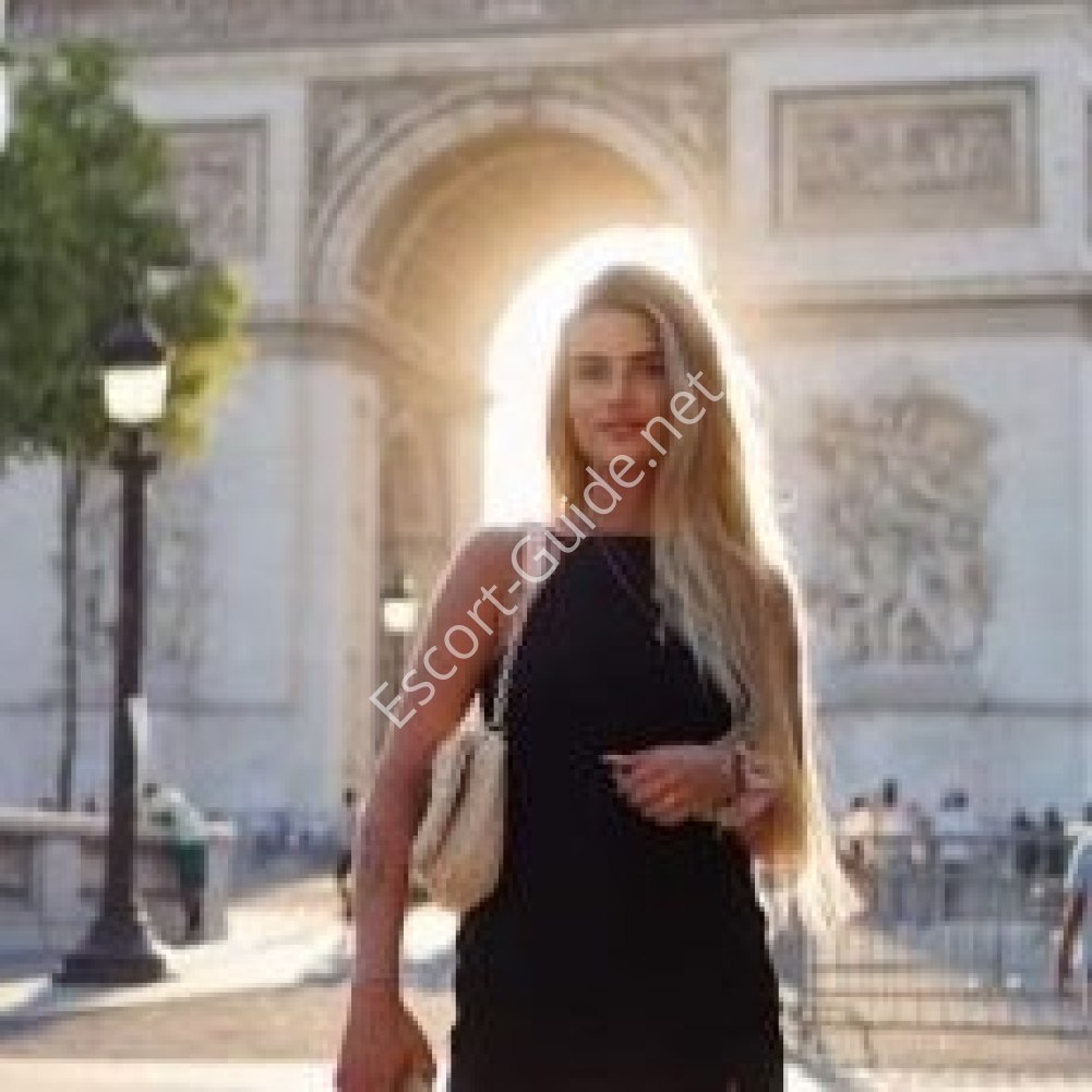 chloe, Blond