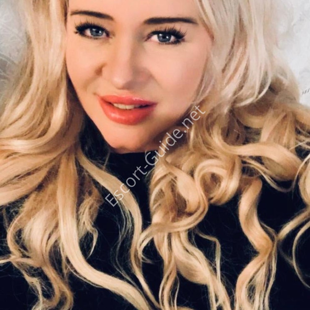 Nicole, Rubia