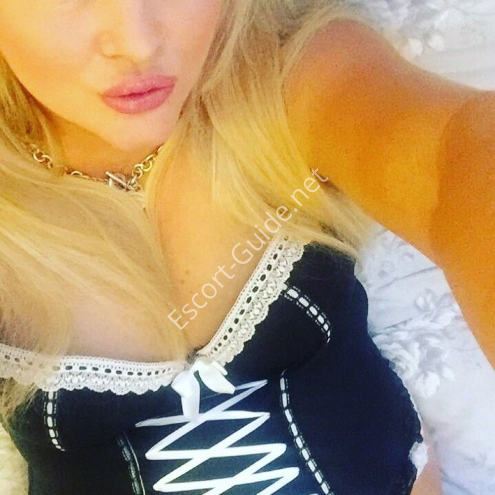Nicole, Rubia