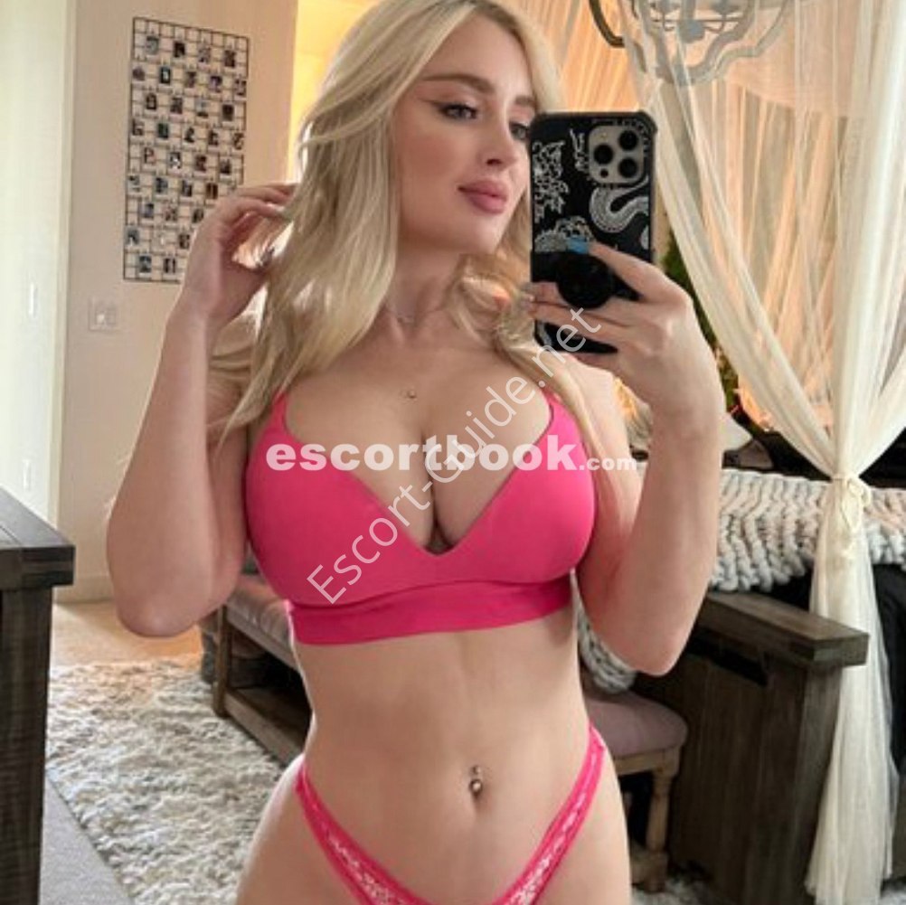 Kristen, Blonde