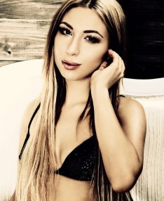 Anna, Rubia
